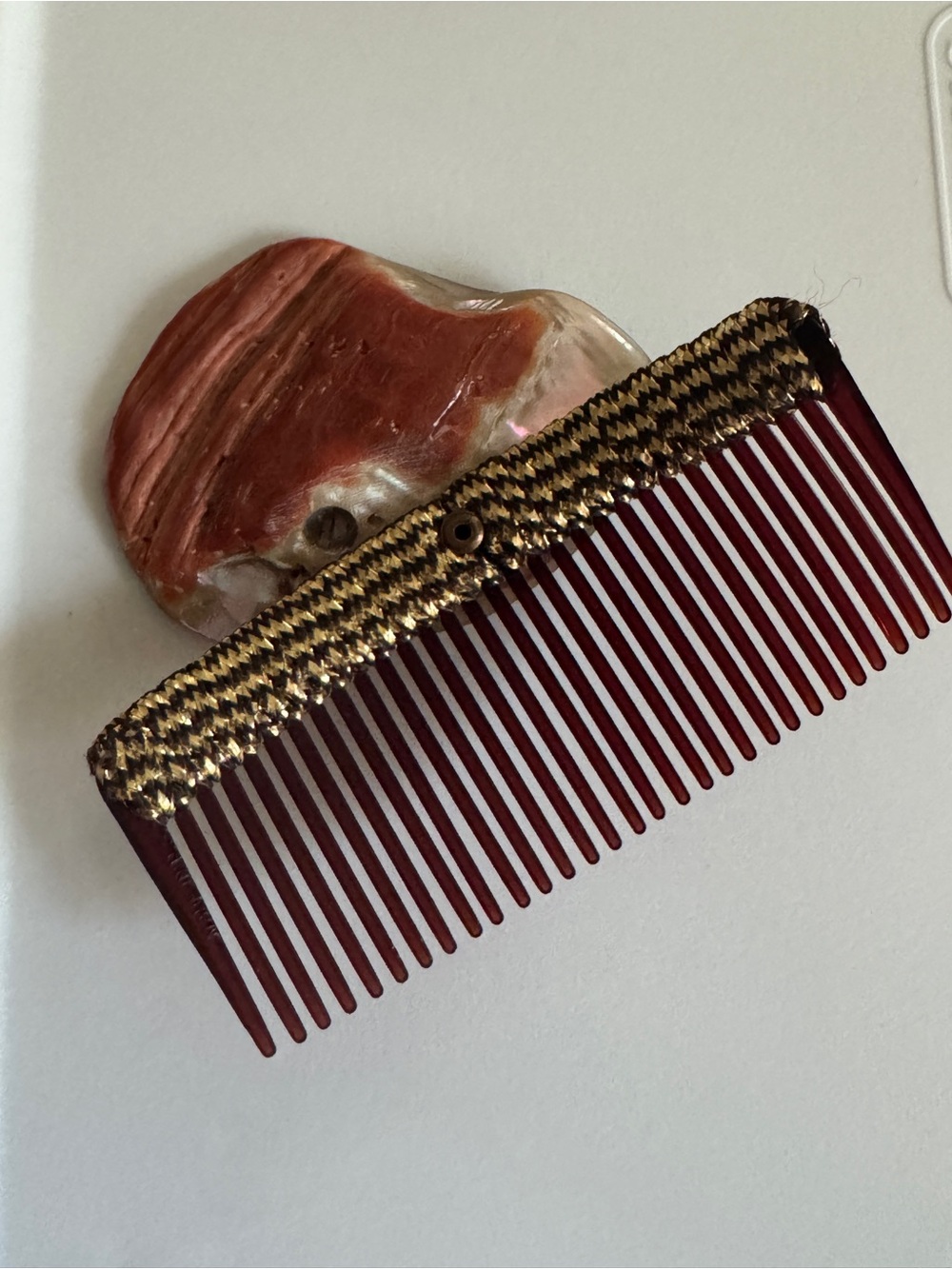 Beautiful Vintage Art Novo mother-of-pearl hair comb accessory - Picture 3 of 10